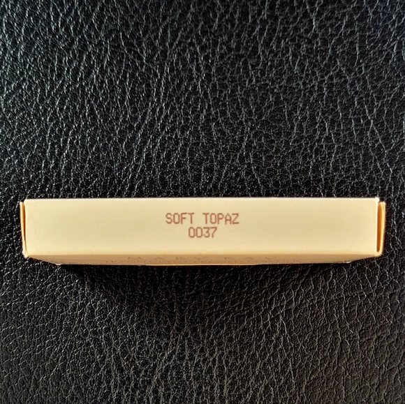 NIB Vintage Mary Kay Translucent Pressed Powder Soft Topaz 0037 .28 oz - Picture 2 of 4